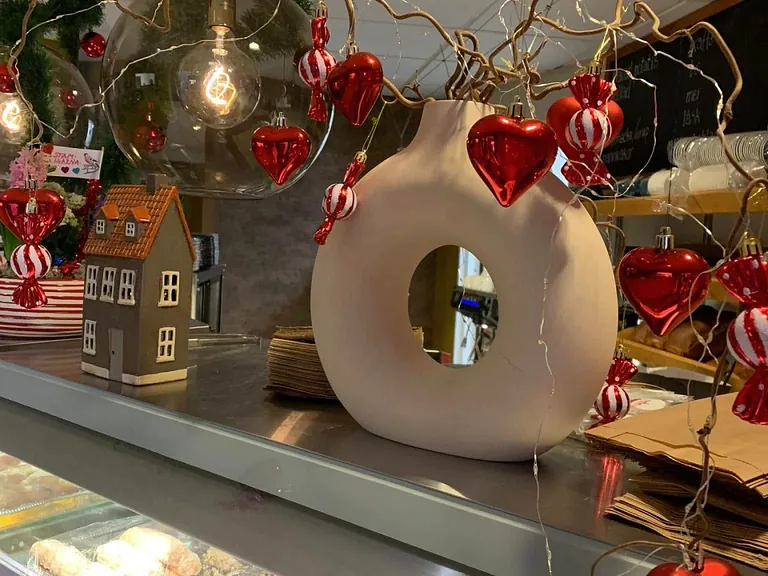 Dekorativ vas med ornament