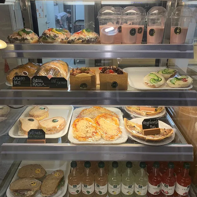 glasdisk med bakelser